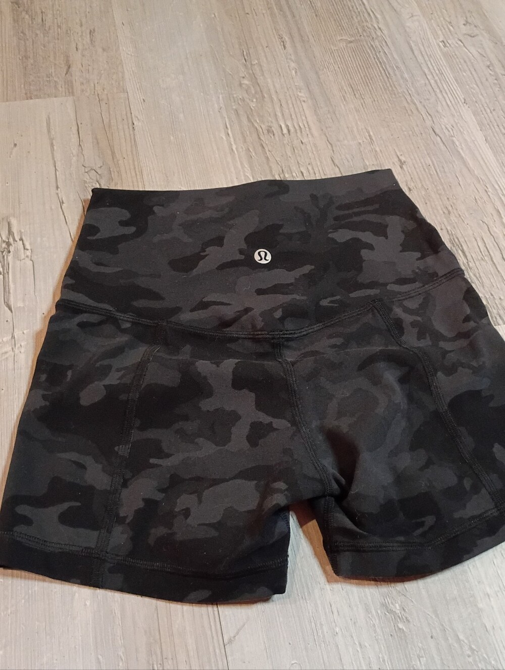 Lululemon - Picture 3 of 5